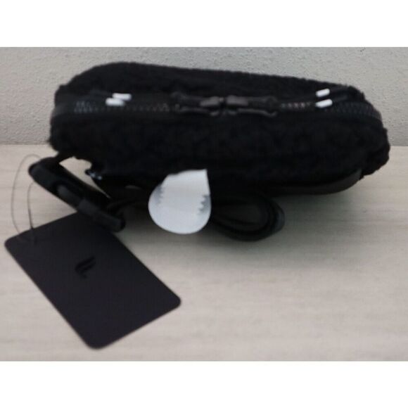 Fabletics BG2357093 Women's One Size Black The Belt Bag Teddy *Fleece - Picture 3 of 5